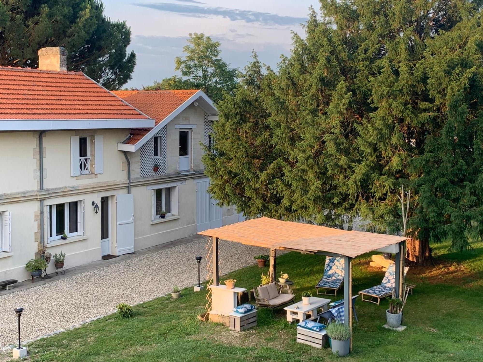 Batisse En Pierre XVII Siecle 115 M² Avec Terrasse Villa Ambares-et-Lagrave Exteriör bild